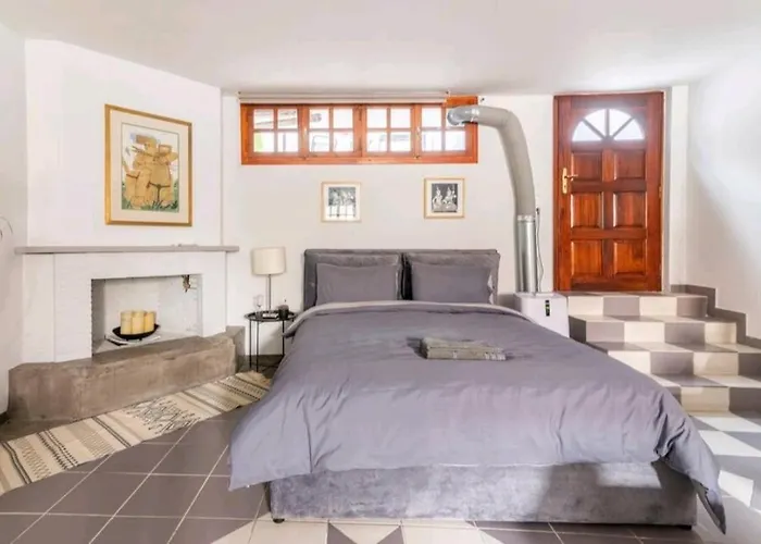 Stunning Studio Near Center Of Athens