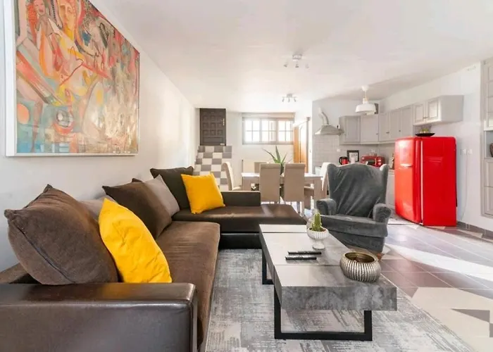 Stunning Studio Near Center Of Athens