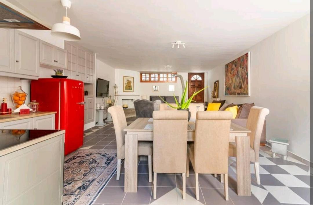 Stunning Near Center Of Apartment
