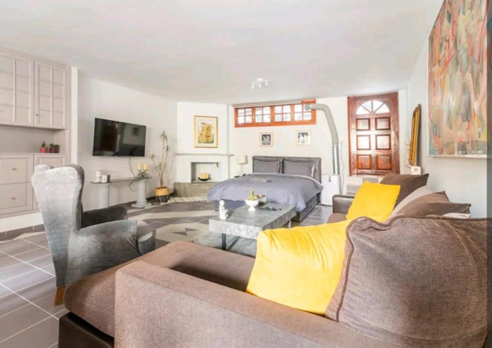 Stunning Near Center Of Apartment