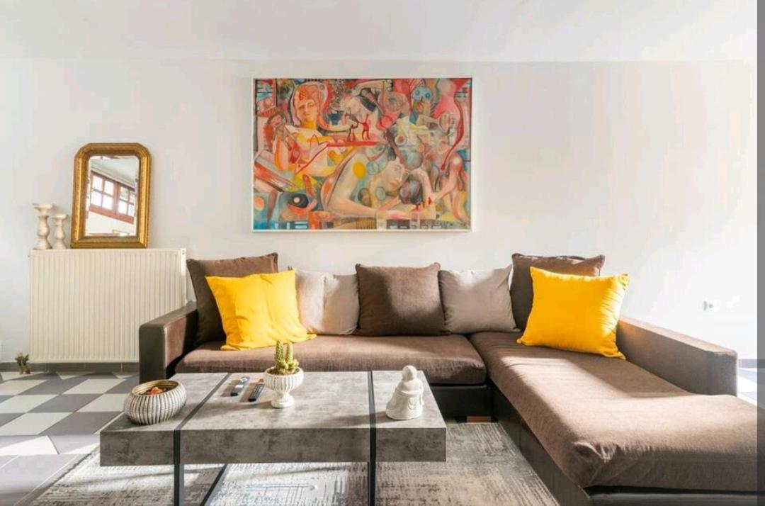 Apartment Stunning Near Center Of *